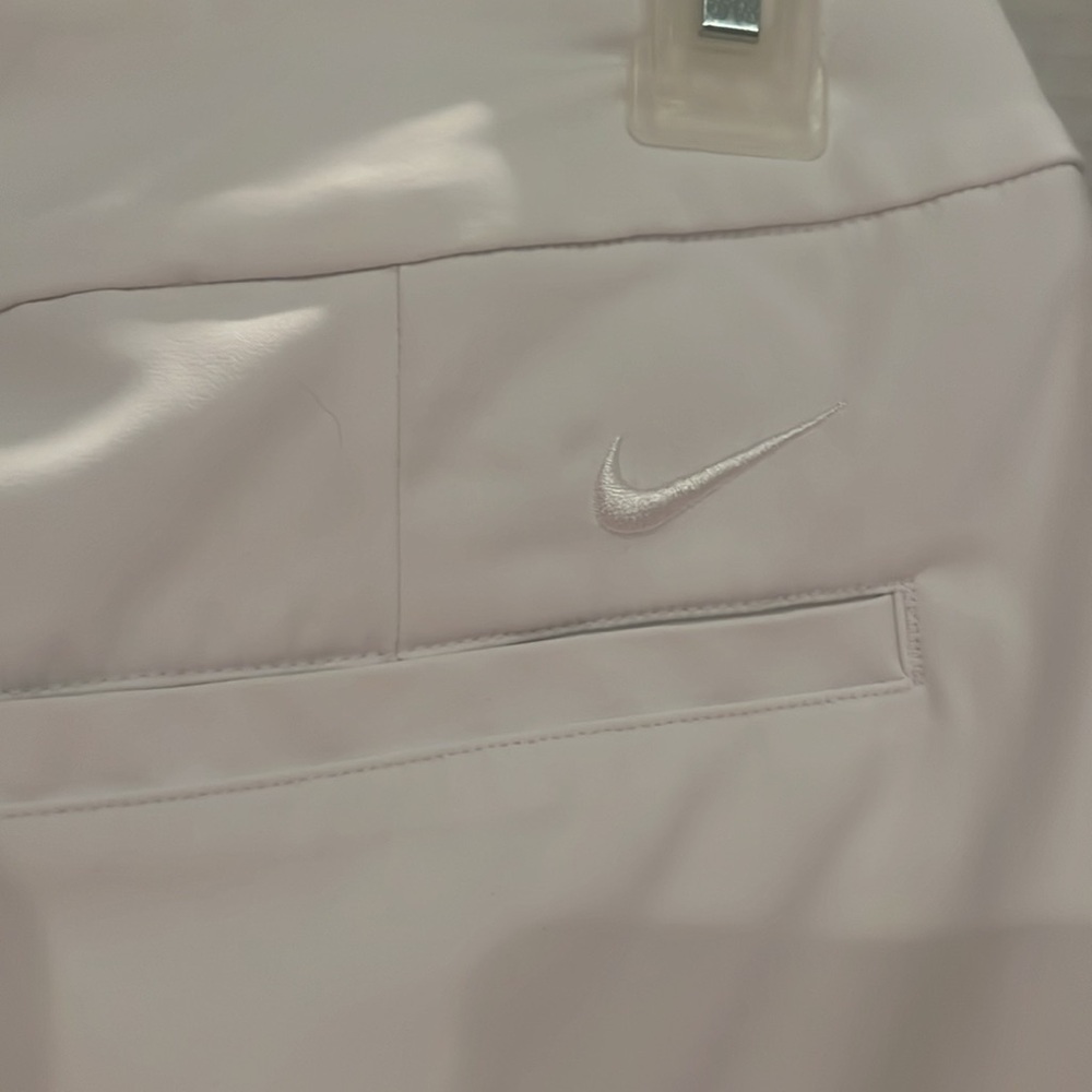 Nike - Picture 3 of 4